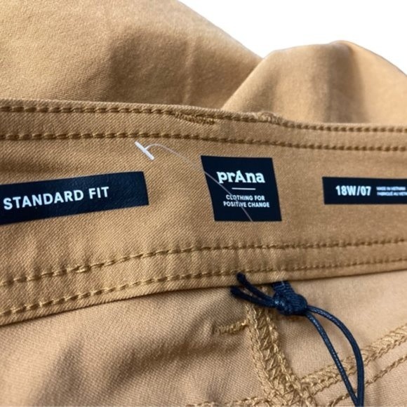 NWT PrAna Women's Halle Short Plus II in earthbound - Picture 7 of 12